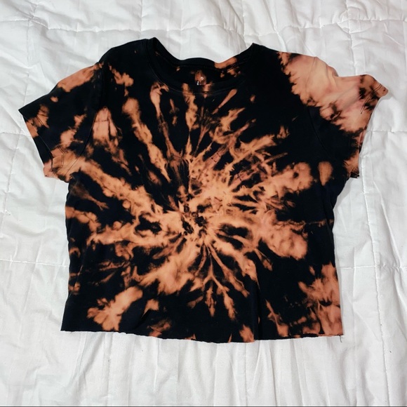 Tops - Cropped bleached tee